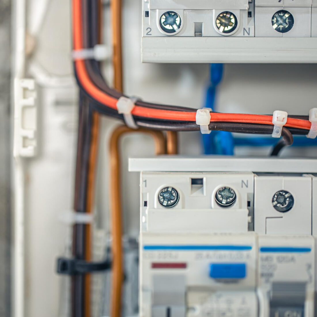 Elektroinstallation & Gebäudetechnik 4 24589